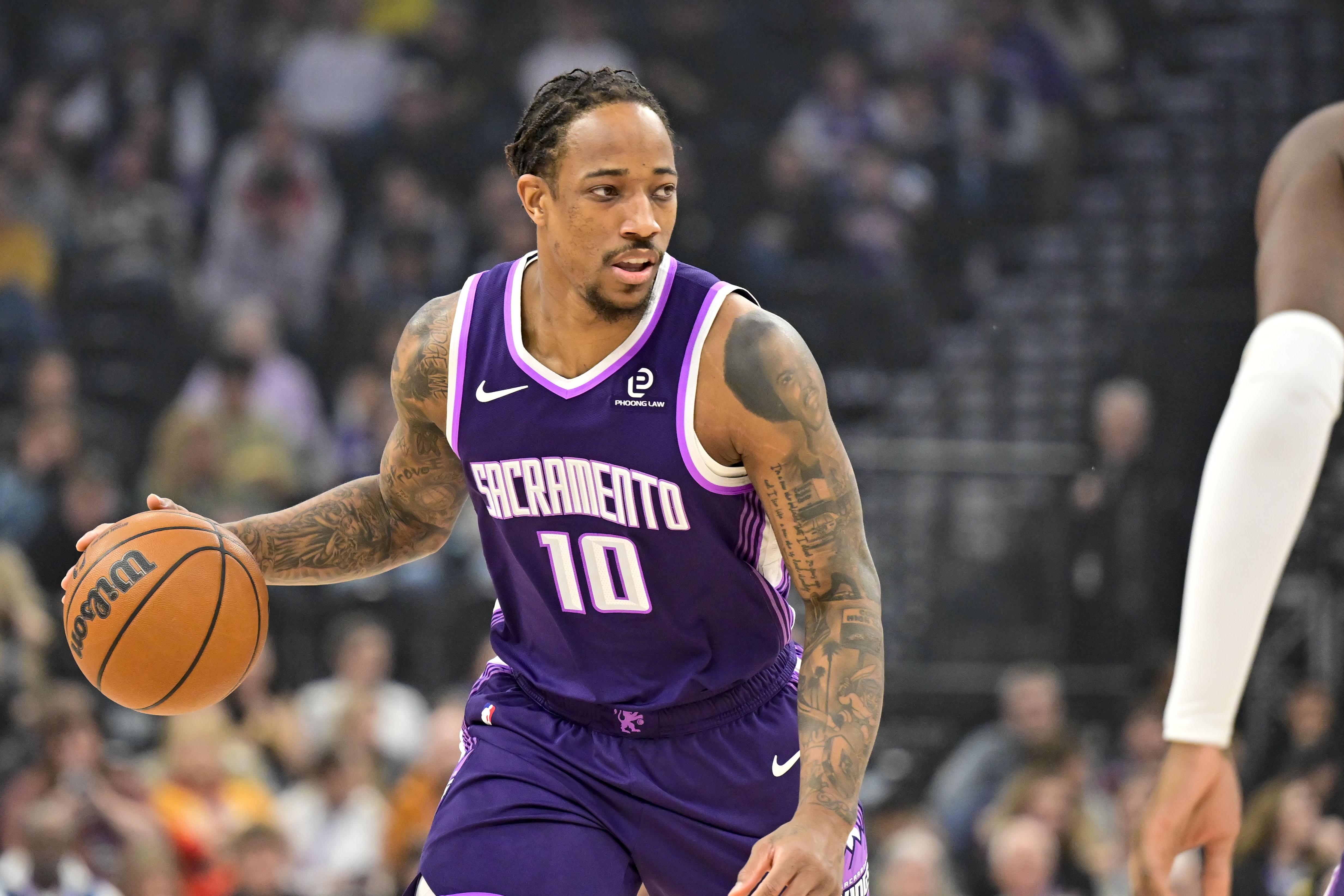 天天盈球直播-得分能力&amp;持续性缺一不可！总得分前20全员出场数超1k 老詹超1.6k