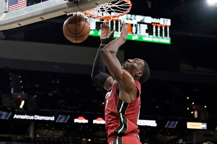 天天盈球官网-路威：当阿德巴约距离历史如此之近时当然会全力以赴 这无可厚非