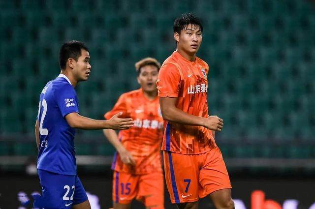 天天盈球直播-山东足球再现本土空霸！郭田雨未来在国足or欧洲？
