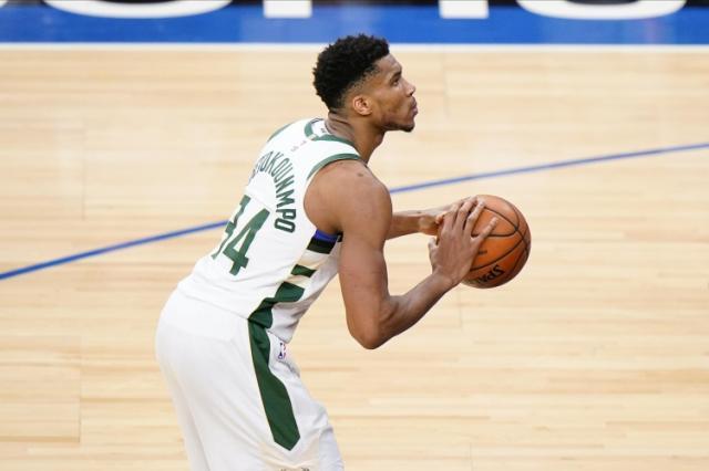 天天盈球-再临绝境又要翻山 大战当前字母哥仍有轻松心态